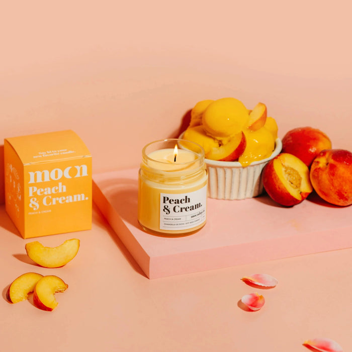 Peach &amp; cream candle