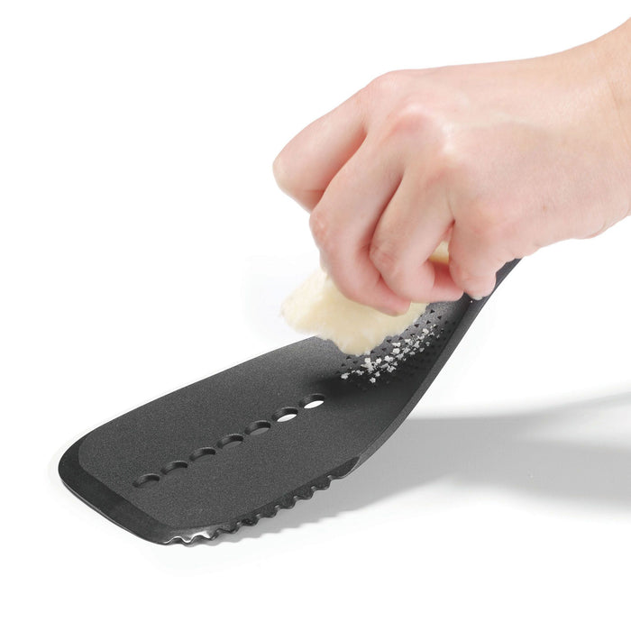 Nylon spatula with holes