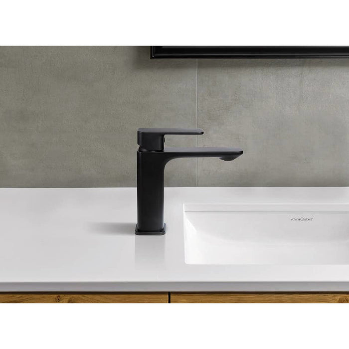 Single hole sink faucet Equinox Collection